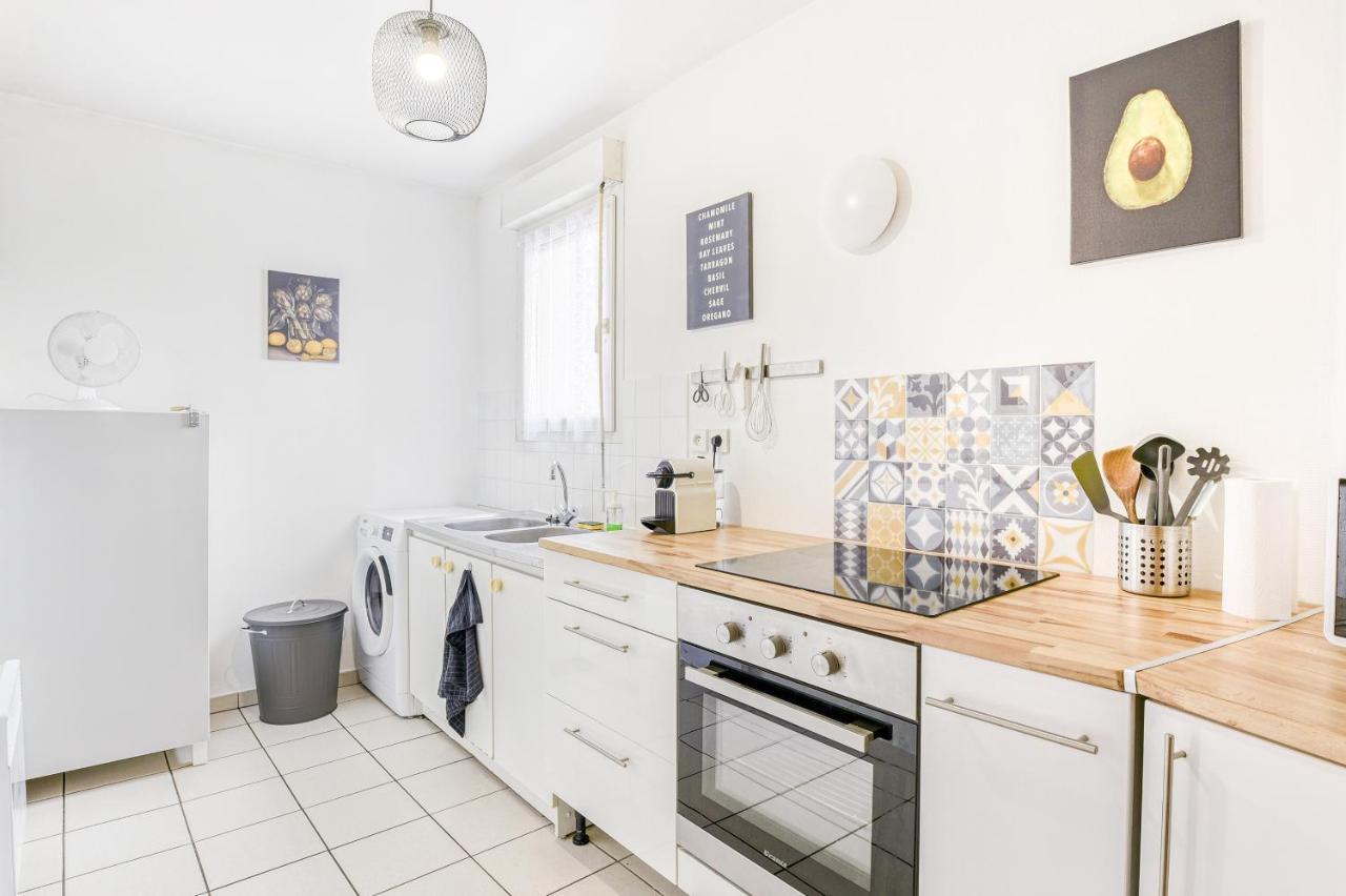Appart'Hotel Versailles Saint Cyr L'Ecole - Gare Sncf A 100M Et Parking Prive Εξωτερικό φωτογραφία